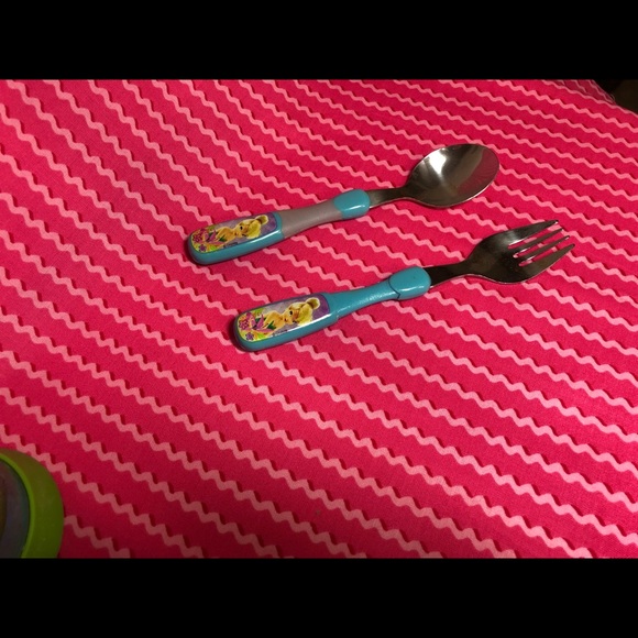 Toddler Bundle - Tinkerbell Dinnerware and Nuby sippy cups. - Picture 4 of 5